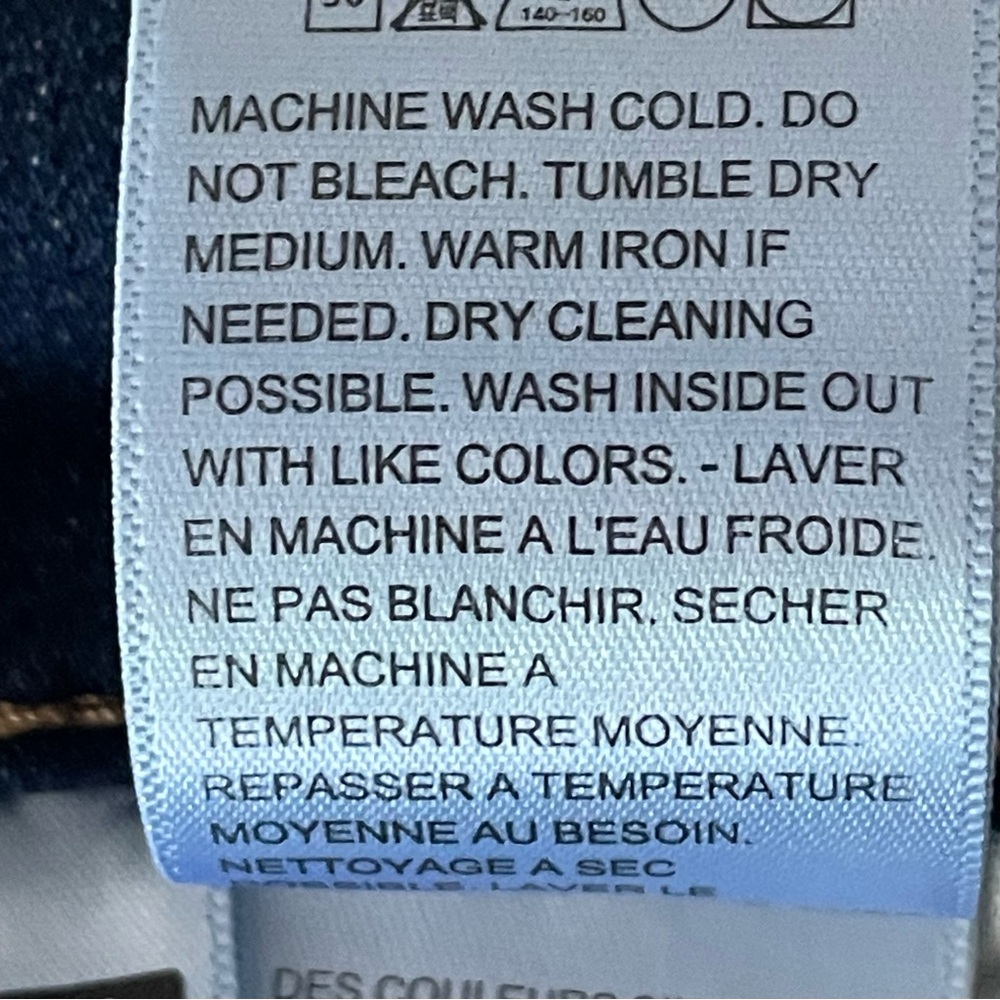 Levi's Classic Straight Leg Jeans Dark Wash Blue Women's Size 31 x 28 12 Short - Picture 11 of 11